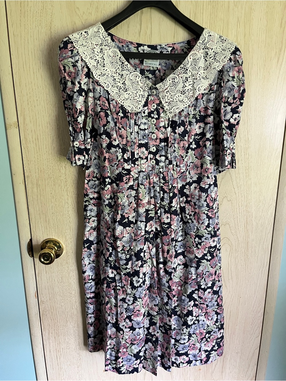 Laura Ashley Vintage Floral short sleeved dress Lace Collar Size 8